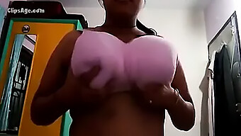 Sri Lankan Bbw'S Seductive Cam Show Featuring Her Boyfriend'S Favorite Assets