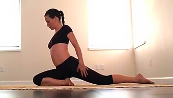 La Pratique Séduisante De Yoga D'Evangeline Lilly Et Son Milfing Chaud