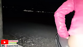 Tonårstjej Ger En Avsugning Och Vi Har Sex På En Strand