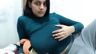 Indian Webcam Beauty Indulges In Solo Play On Camera