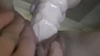 Istri Masturbasi Dengan Dildo Dan Creampie