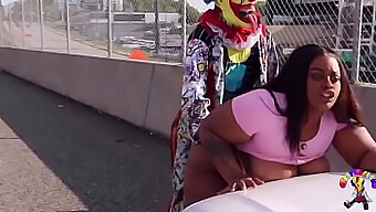 Gibby The Clown Se Involucra En Público Por Detrás Del Sexo En La Carretera Más Tetona De Atlanta